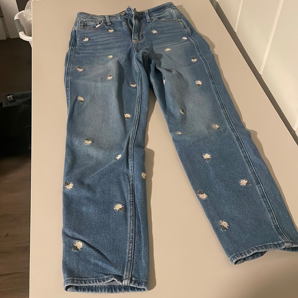 Hollister jeans with white roses